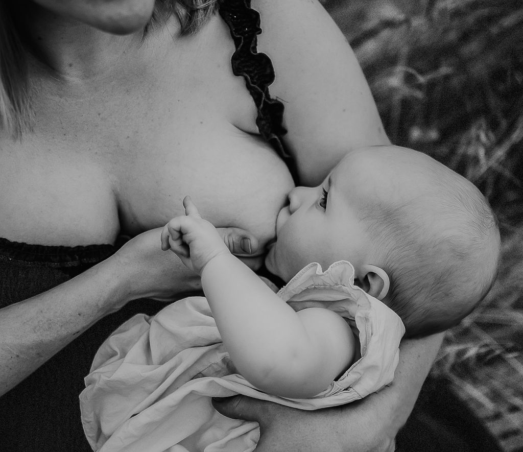 black and white photo of mama nursing baby daughter
Sacramento and Placer County photographer