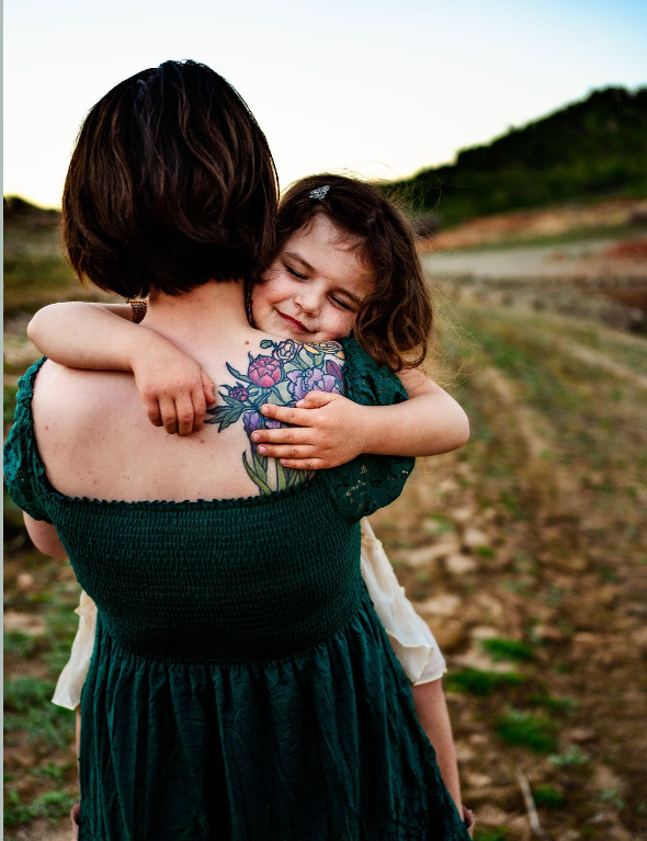 little girl hugging mama
Sacramento and Placer County photographer
